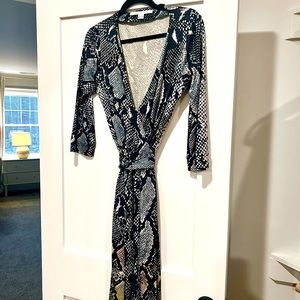 Diane Von Furstenberg Blue Ombré Snakeskin  Dress Size 12